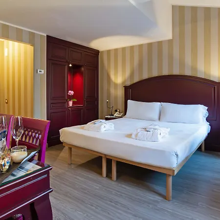 La Fenice Et Des Artistes Hotel