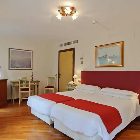 La Fenice Et Des Artistes Szálloda 3*