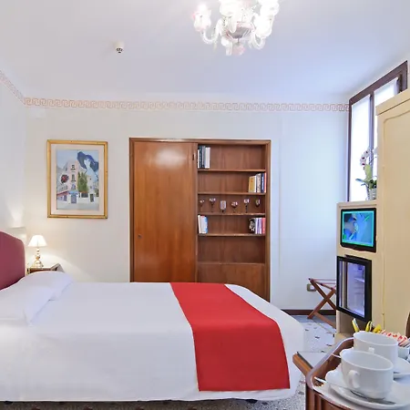 La Fenice Et Des Artistes Velence