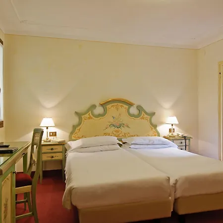 Szálloda La Fenice Et Des Artistes Velence