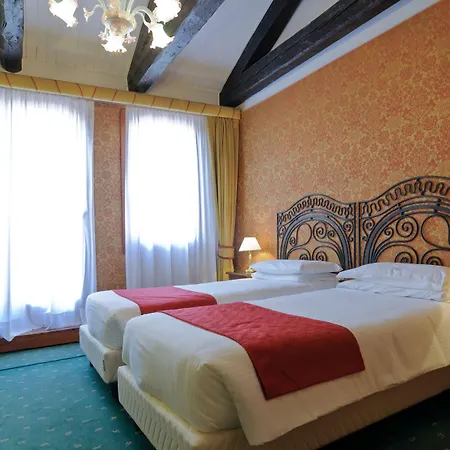 La Fenice Et Des Artistes 3* Velence