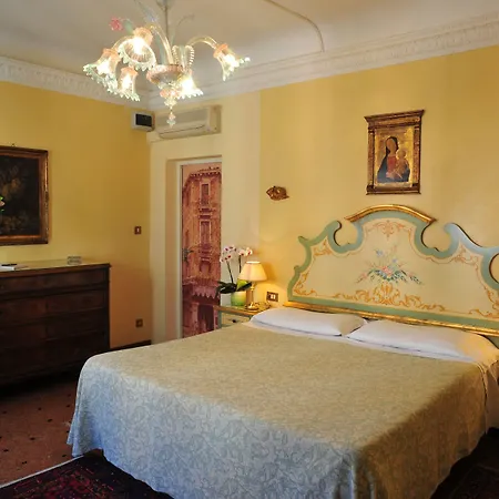 La Fenice Et Des Artistes Szálloda 3*