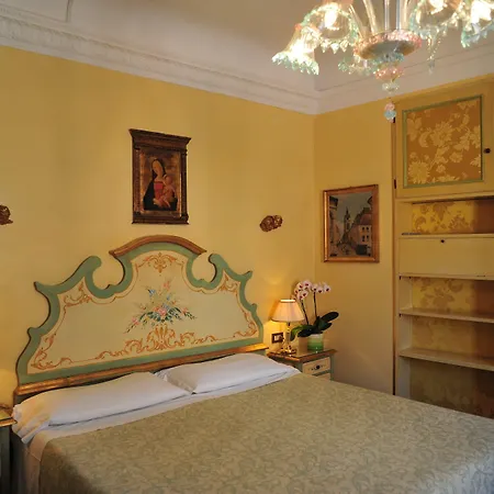 Szálloda La Fenice Et Des Artistes Velence