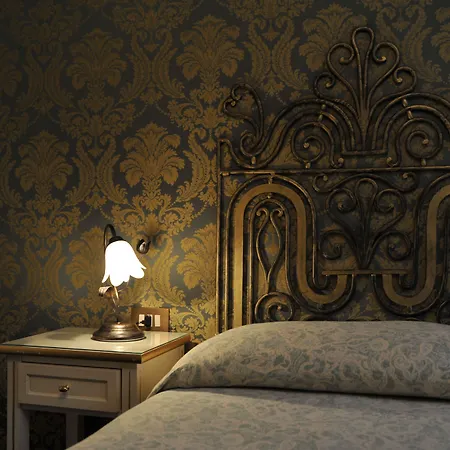 La Fenice Et Des Artistes Velence