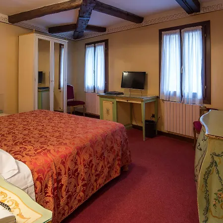 La Fenice Et Des Artistes Szálloda