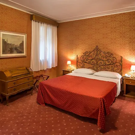 La Fenice Et Des Artistes 3* Velence