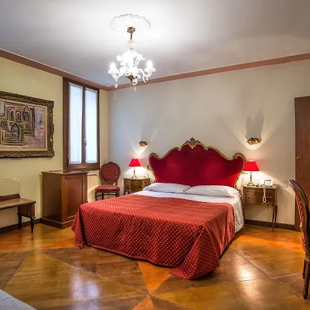 La Fenice Et Des Artistes 3* Velence