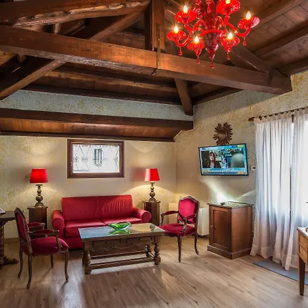 La Fenice Et Des Artistes Szálloda 3*