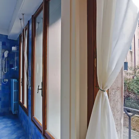 La Fenice Et Des Artistes 3* Velence