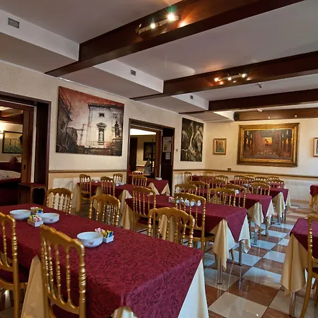 La Fenice Et Des Artistes Velence