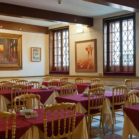 La Fenice Et Des Artistes 3*