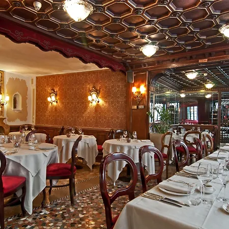 Szálloda La Fenice Et Des Artistes 3*