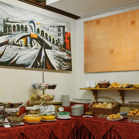 Szálloda La Fenice Et Des Artistes Velence