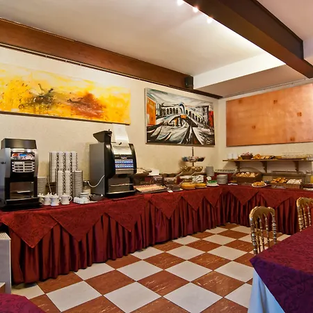 La Fenice Et Des Artistes Szálloda