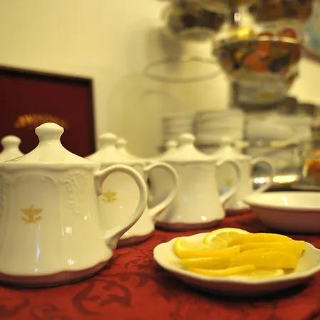 Szálloda La Fenice Et Des Artistes 3*