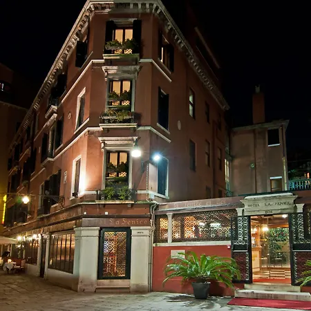 Szálloda La Fenice Et Des Artistes Velence