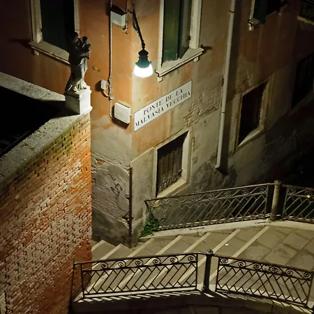 Szálloda La Fenice Et Des Artistes Velence