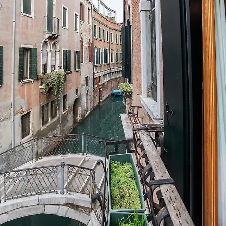 Szálloda La Fenice Et Des Artistes 3*