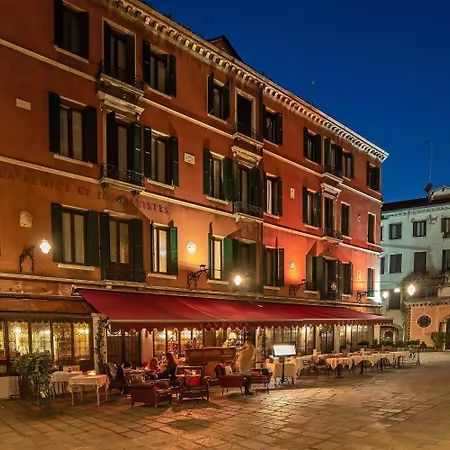 La Fenice Et Des Artistes