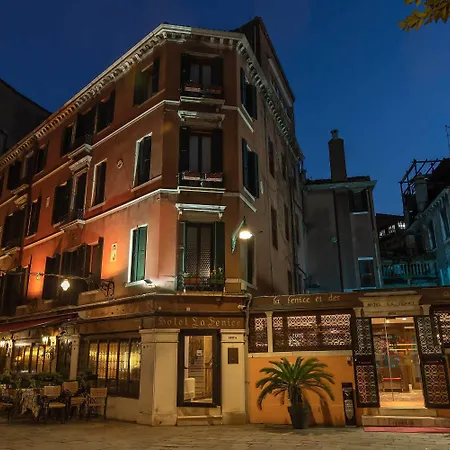 Szálloda La Fenice Et Des Artistes