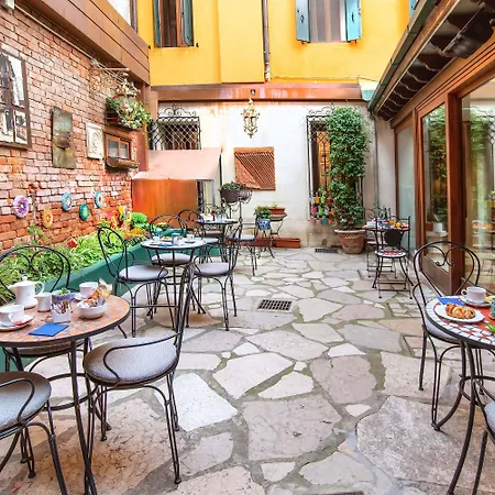 La Fenice Et Des Artistes 3*