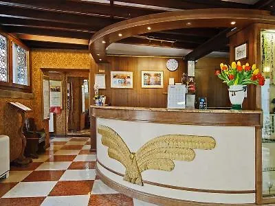 La Fenice Et Des Artistes Otel 3*