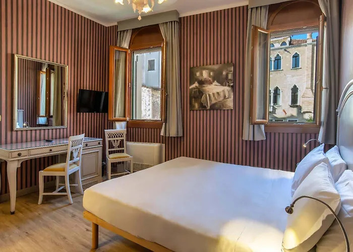 ラ フェニーチェ  エ デザルティステス ホテル 3*