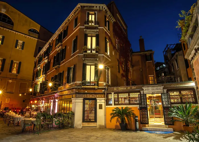 ラ フェニーチェ  エ デザルティステス 3*