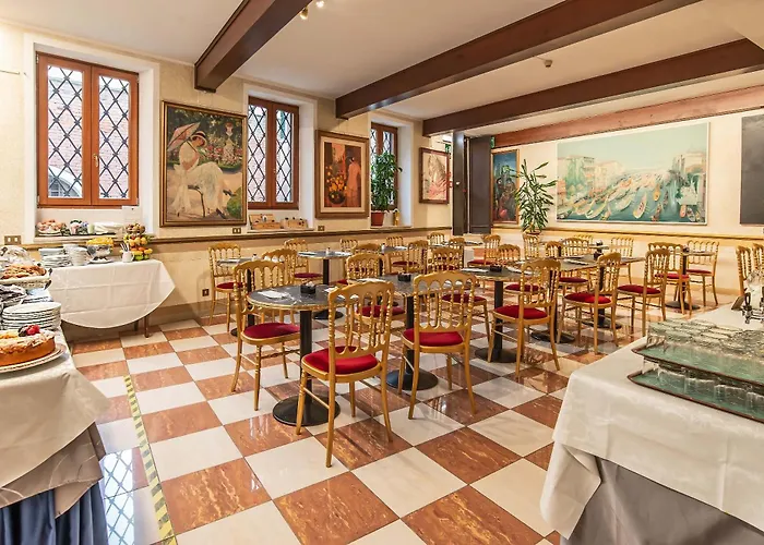 ホテル ラ フェニーチェ  エ デザルティステス ヴェネツィア