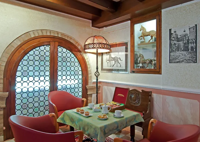 ホテル ラ フェニーチェ  エ デザルティステス 3*