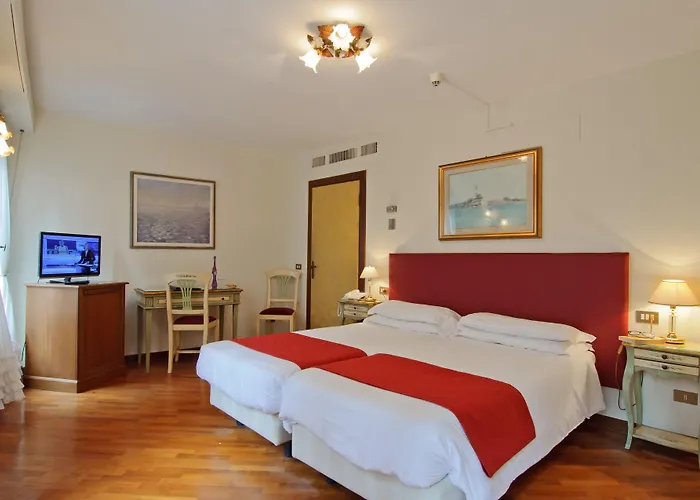 ラ フェニーチェ  エ デザルティステス ホテル 3*