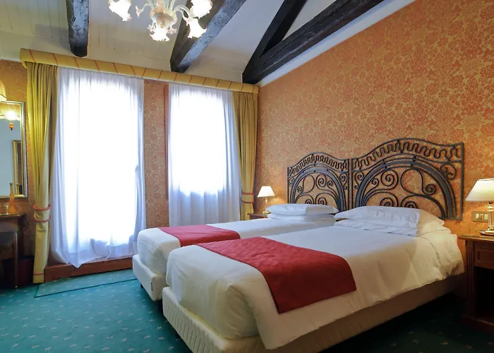 ラ フェニーチェ  エ デザルティステス 3* ヴェネツィア