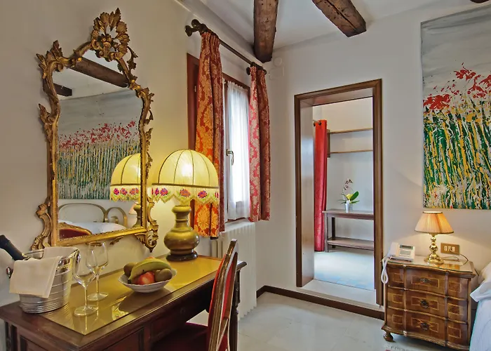 ホテル ラ フェニーチェ  エ デザルティステス 3*