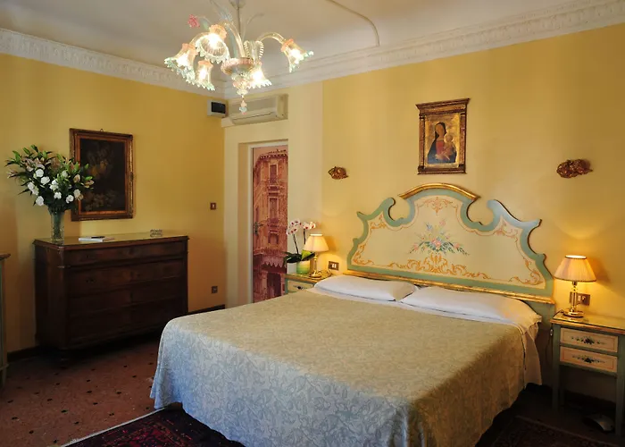 ラ フェニーチェ  エ デザルティステス ホテル 3*