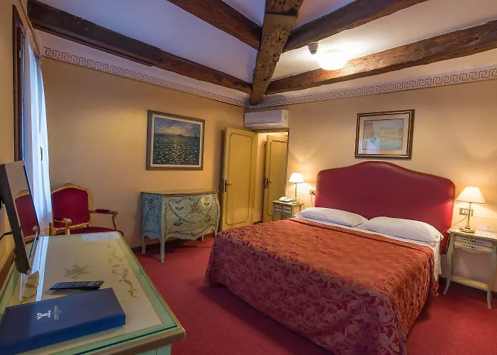 ラ フェニーチェ  エ デザルティステス 3*