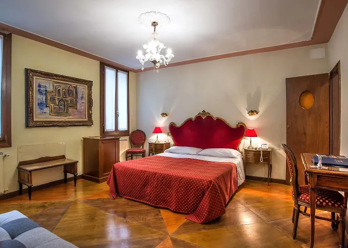 ラ フェニーチェ  エ デザルティステス 3* ヴェネツィア