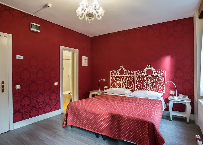 ラ フェニーチェ  エ デザルティステス ホテル 3*