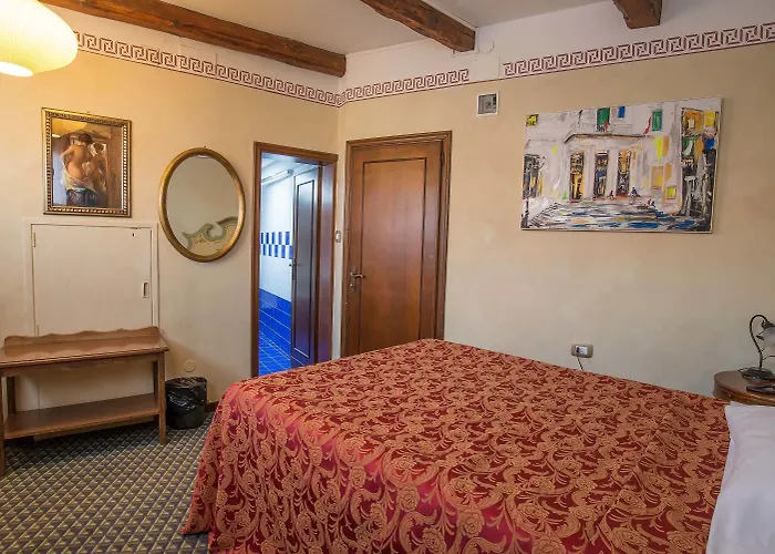 ラ フェニーチェ  エ デザルティステス ホテル 3*