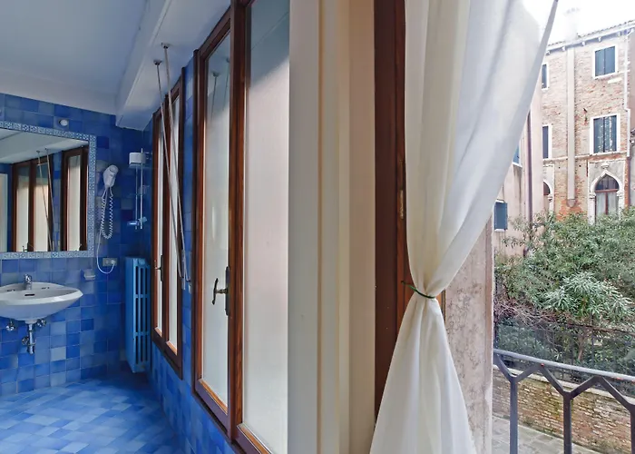 ラ フェニーチェ  エ デザルティステス 3* ヴェネツィア