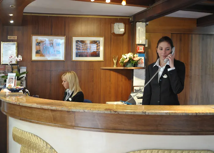 ホテル ラ フェニーチェ  エ デザルティステス 3*