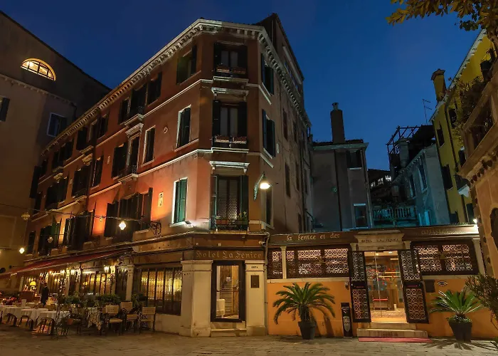 ホテル ラ フェニーチェ  エ デザルティステス