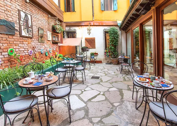 ラ フェニーチェ  エ デザルティステス 3*