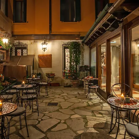 La Fenice Et Des Artistes Hotel Venise