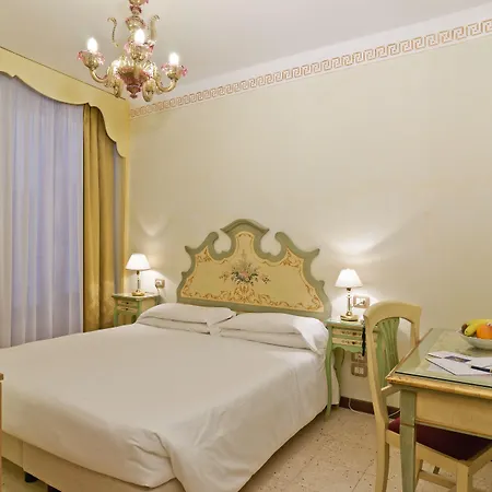 La Fenice Et Des Artistes 3* Venetië